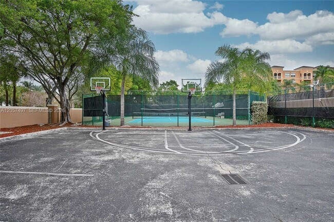 Building Photo - 19501 E Country Club Dr