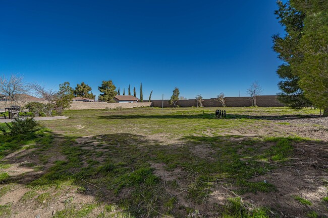 Building Photo - Stunning 4-Bedroom Home for Rent in Palmdale!