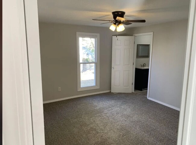 Building Photo - 3 bedroom/2 bath house