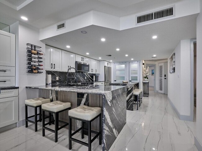 Building Photo - 5051 N Hwy A1A