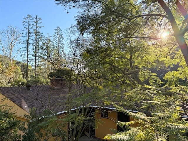 Building Photo - 2500 Benedict Canyon