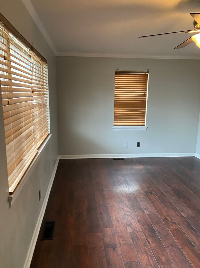 Building Photo - Contact Peggy Goodman 501 676 1758 or Heat...