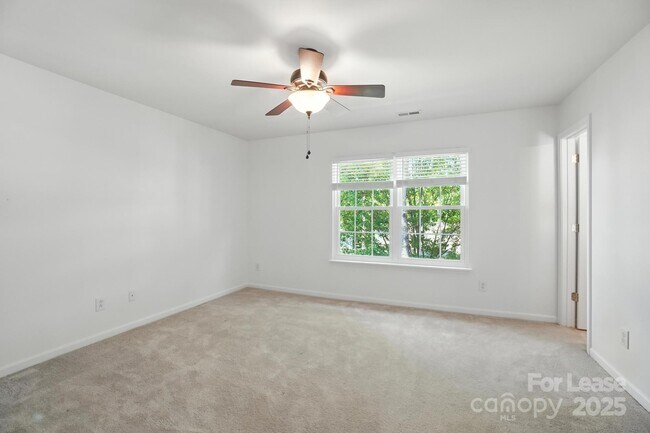 Building Photo - 15554 Stronvar House Ln