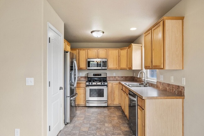 Building Photo - Spacious 3 Bed Home in Southeast Bend