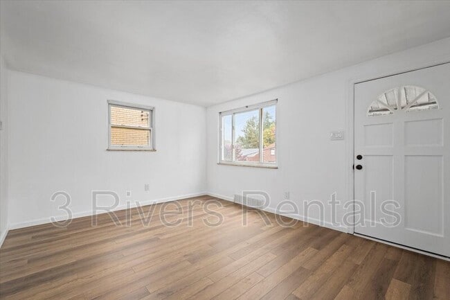 Building Photo - 1419 Dagmar Ave