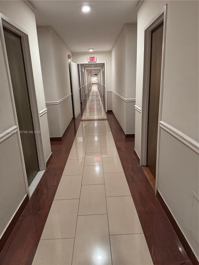 Building Photo - 2899 Collins Ave