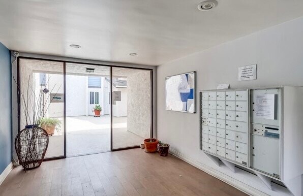 Building Photo - 5252 Coldwater Canyon Ave