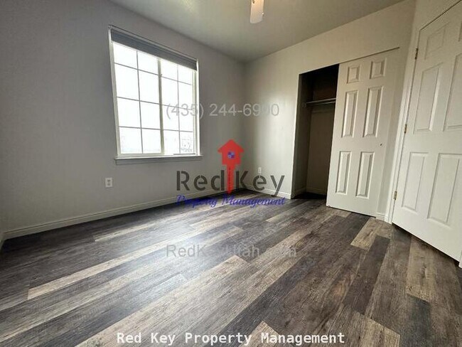 Building Photo - 550 E Single Family Home