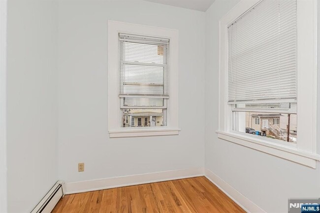 Building Photo - 57 Clinton Pl