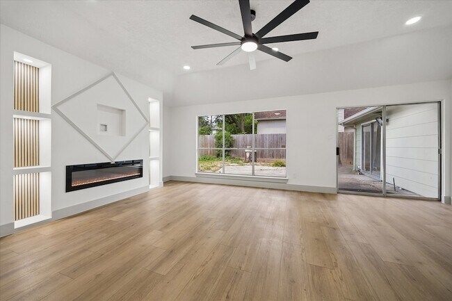Building Photo - 9214 Grandview Park Dr