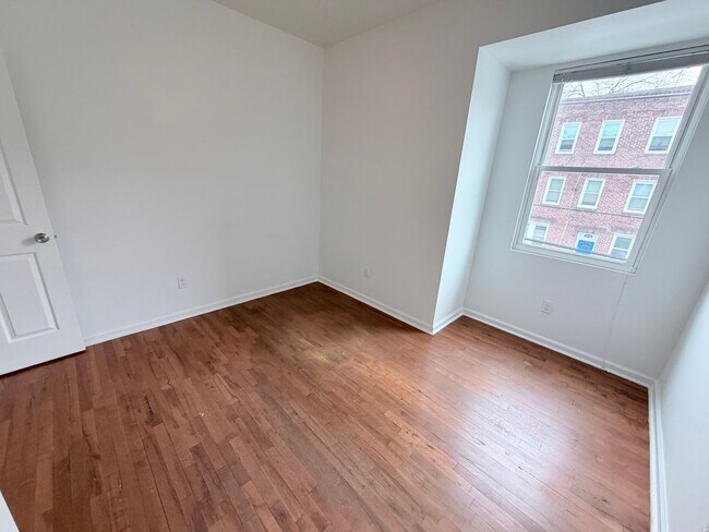 Building Photo - 601 N 39th St