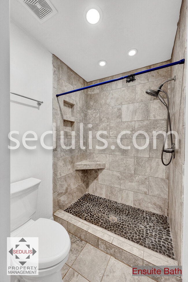 Building Photo - 6634 Bent Creek Dr