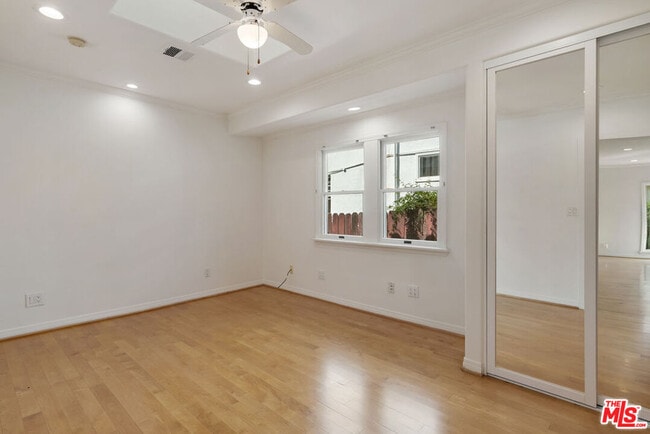 Building Photo - 2049 Watson St