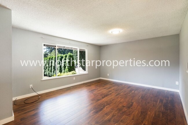 Building Photo - Garden Home Charmer