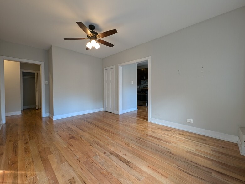 Building Photo - 628 W Cornelia Ave