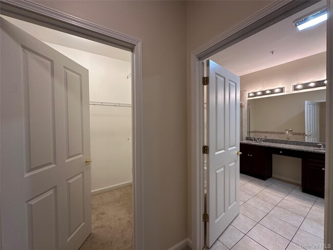 Building Photo - 75 Quaker Ave