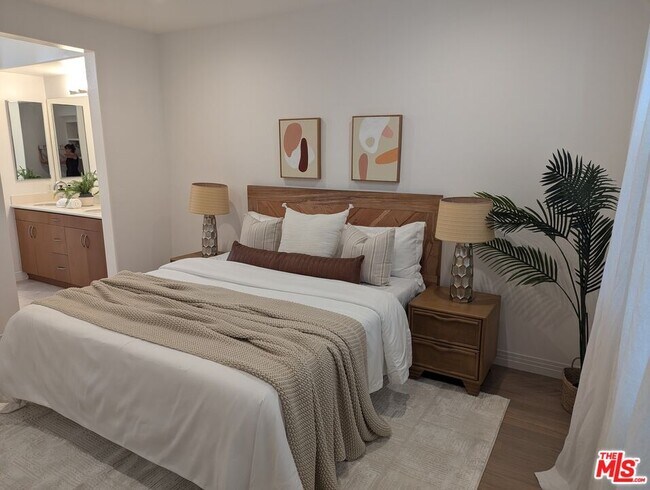 Building Photo - 7100 Playa Vista Dr