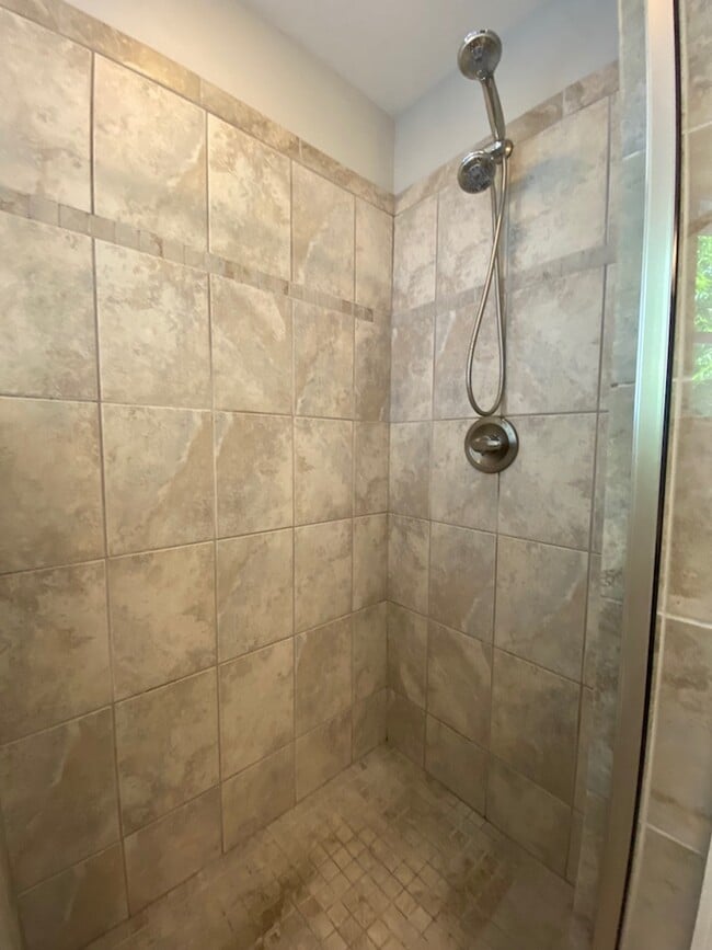 Building Photo - 2024 Jersey Ave