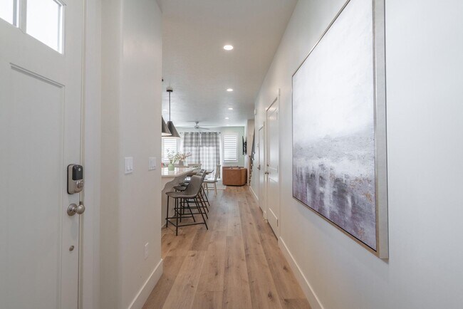 Building Photo - Flexible lease options! Spacious Townhome in Washington