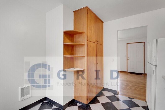 Building Photo - One Bedroom Apartment Available - Montavil...