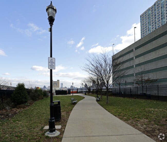 Building Photo - Waterside Square South