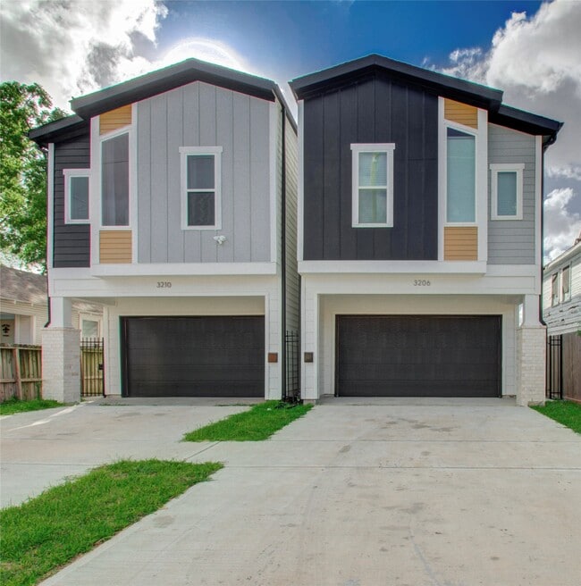 Building Photo - 3206 Live Oak St