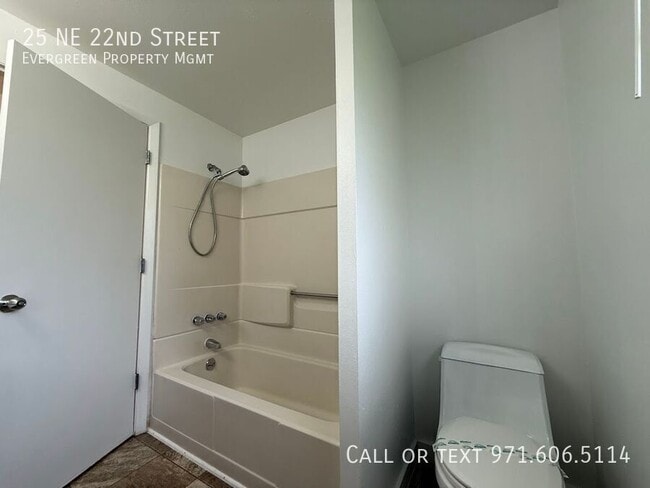 Building Photo - 25 NE 22nd St