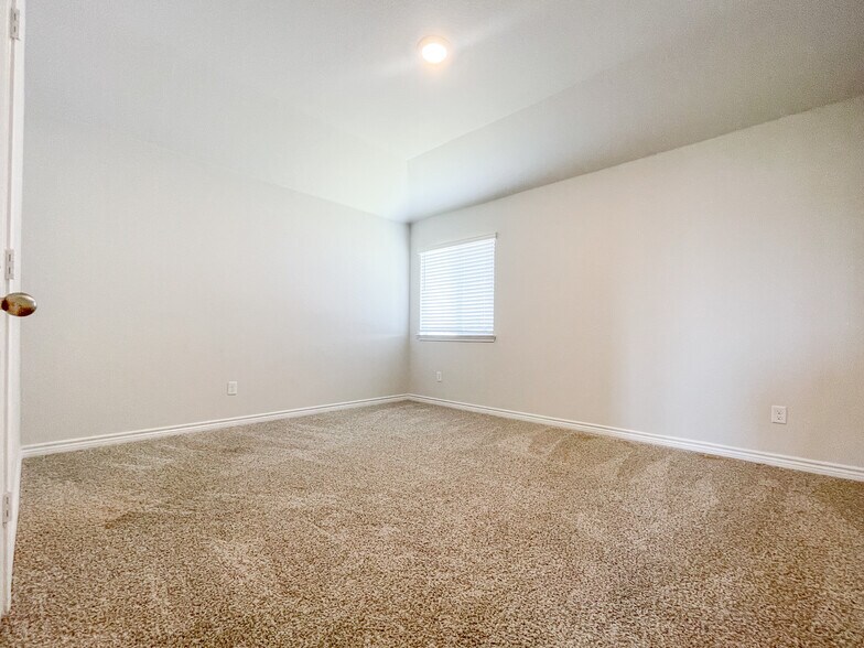 Building Photo - 5700 Foggy Lagoon Dr