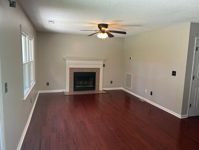 Building Photo - Three Bedroom Home in Bayview Farms - Jame...