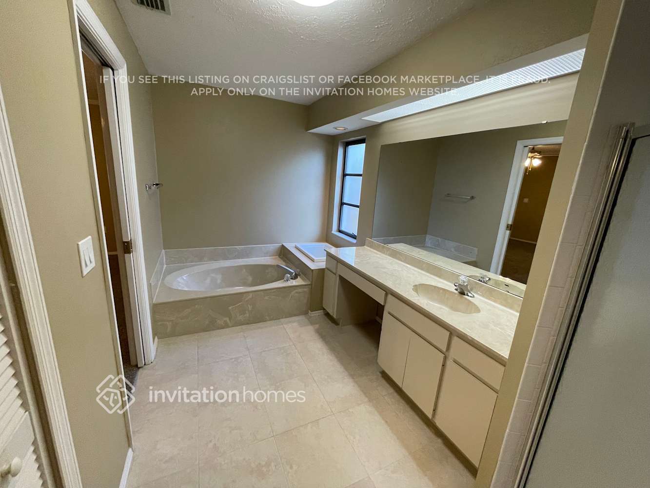 Building Photo - 2204 Tall Oak Ct