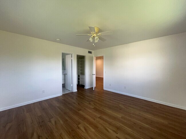 Building Photo - 2471 SW 82nd Ave