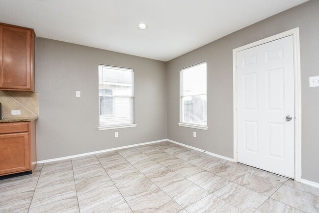 Building Photo - 642 Kiley Dr