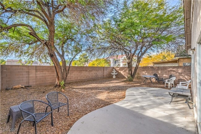 Building Photo - 5817 Golden Wing St