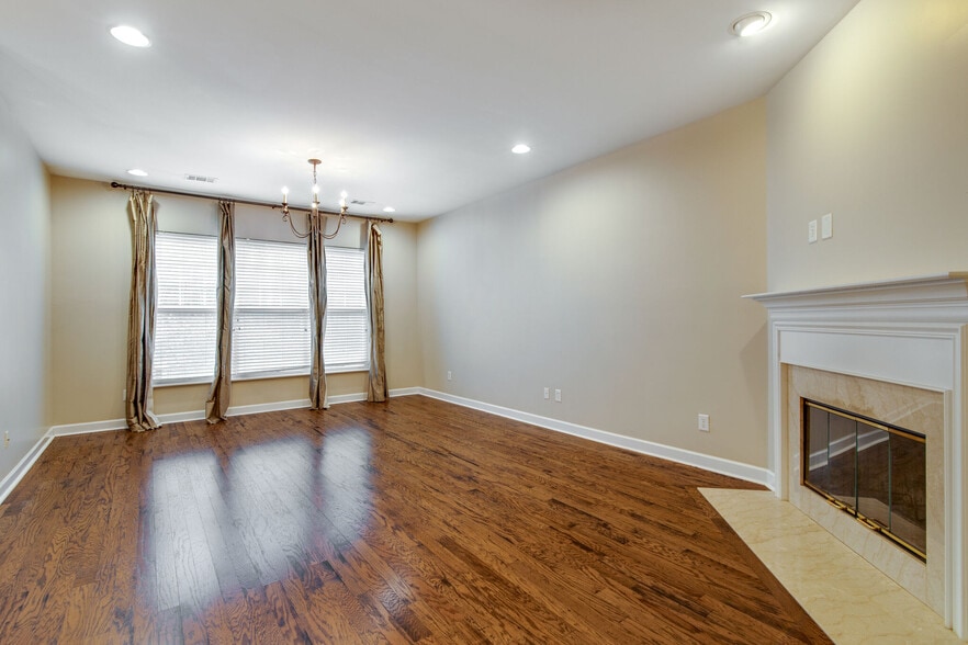 Building Photo - 7802 Kemberton Dr W