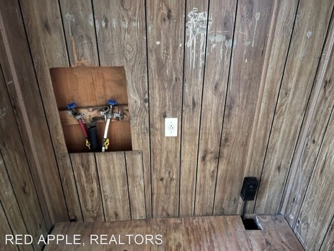 Building Photo - 3 br, 2 bath House - 601 Chapel Hill Rd