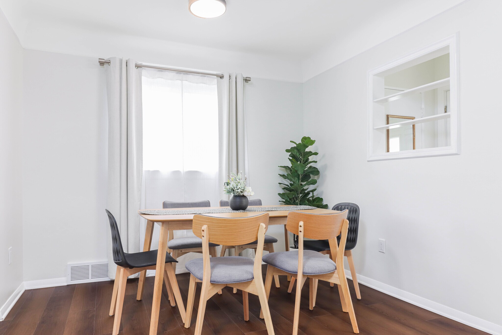 Building Photo - 29744 Rosslyn Ave