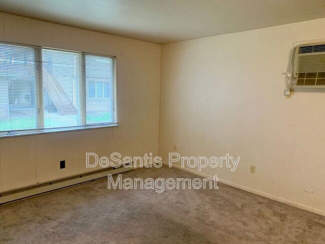 Building Photo - 313 Lunar Ln