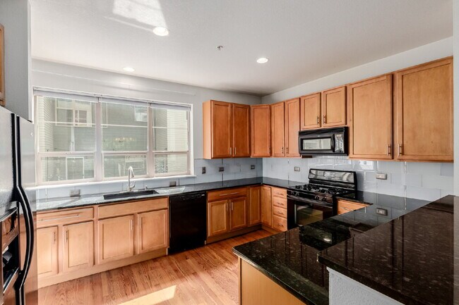 Building Photo - 418 S Reed Ct