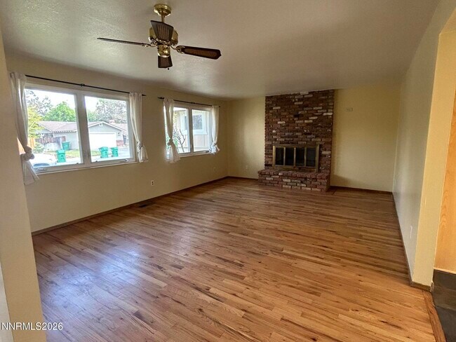 Building Photo - 1045 Johnson Pl