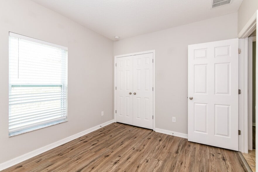 Building Photo - 346 Vitoria Rd
