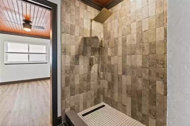 Master Shower - 9511 N Dartmouth Ave