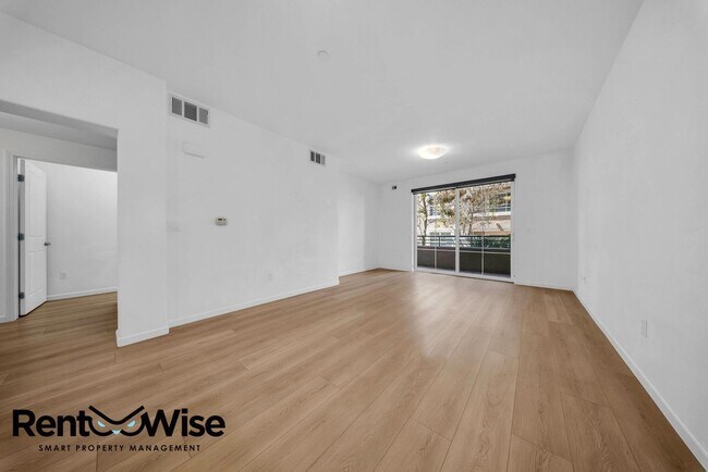 Building Photo - 1388 Broadway