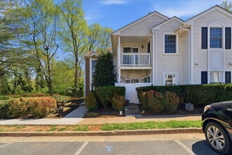 Building Photo - "Charming 2-Bed Oasis: Cozy 780 Sq Ft Retreat in Sterling, VA!"