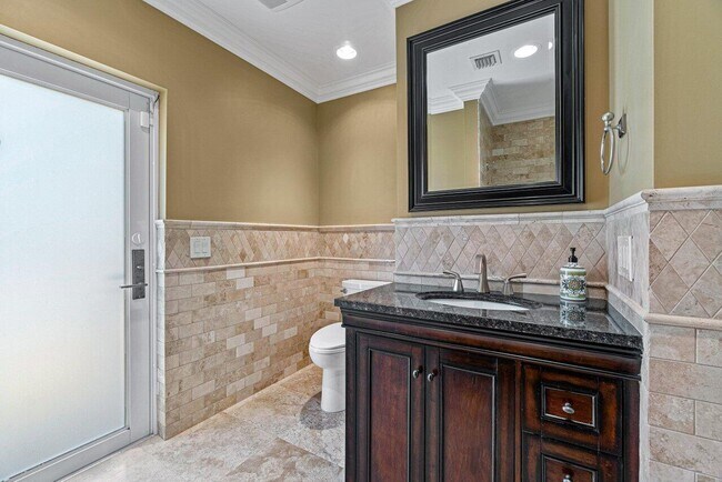 Building Photo - 870 NW 7th St