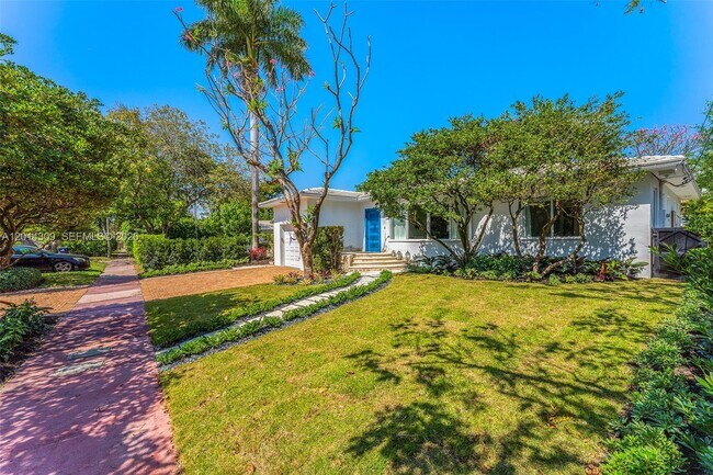 Building Photo - 6145 La Gorce Dr