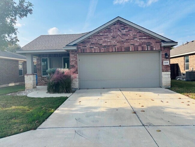 Primary Photo - 1418 Walden Pond Dr