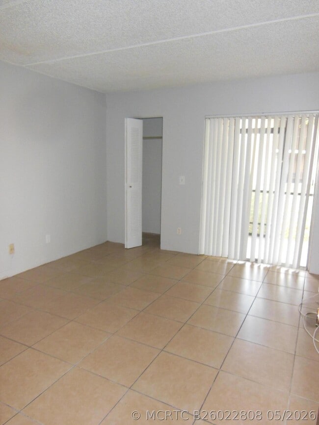 Building Photo - 103 Meadows Cir