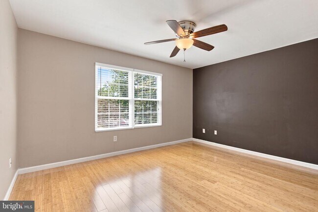 Building Photo - 9310 Niki Pl