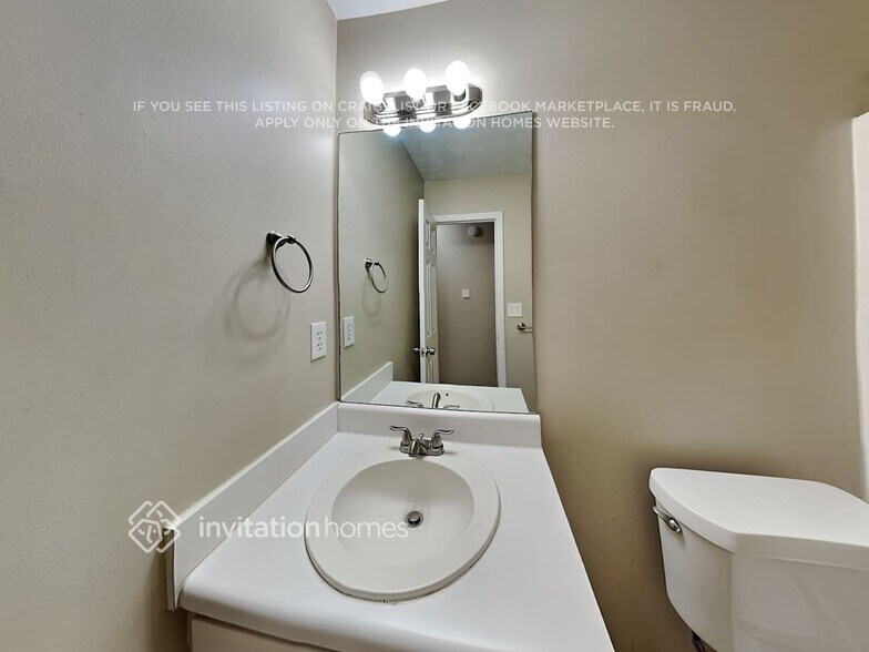 Building Photo - 4949 Lighthouse Pointe