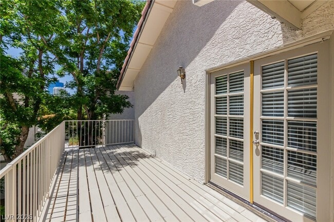 Building Photo - 861 Vegas Valley Dr